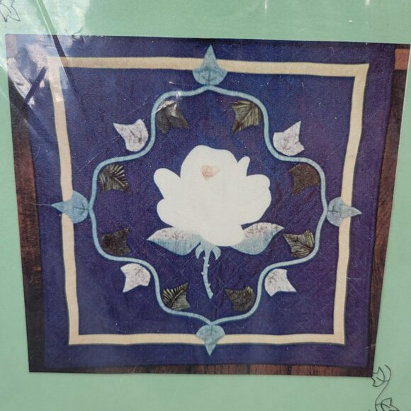 Country Heirlooms Roses N Ivy Quilt Pattern 24 X 24 Wall Hanging - Picture 2 of 4